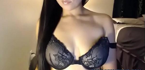  Sexy Camgirl Stunner Shaking Her Titties And Booty